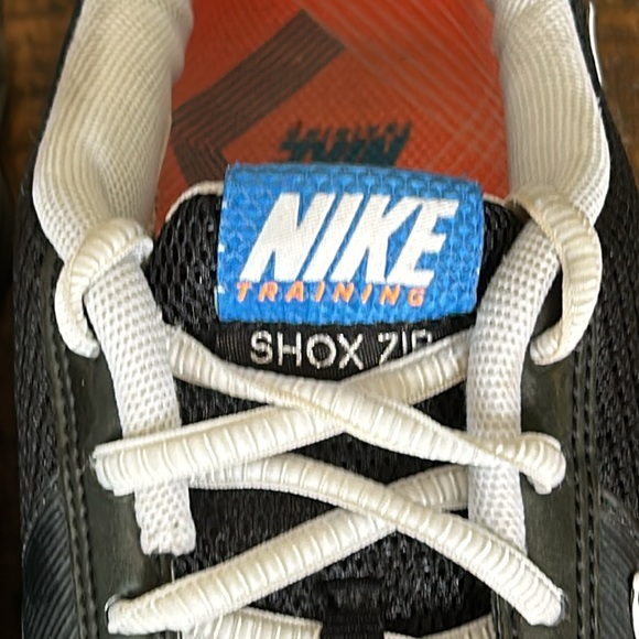 Nike Training Shox Zip.   Women’s Size 7 - Picture 2 of 9